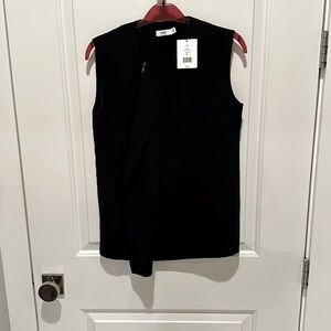 Black top with zipper opening in the front